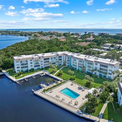 605 Sutton Place, Longboat Key, FL 34228