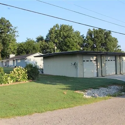 609 E Main St, Flippin, AR 72634