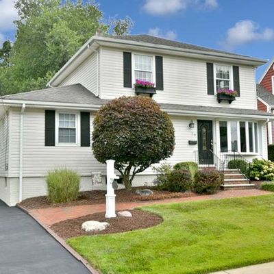 79 Bergen Ave, Waldwick, NJ 07463