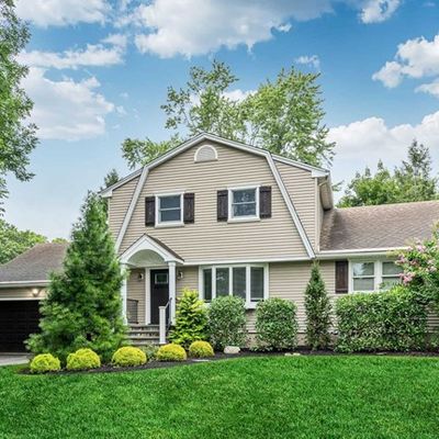 793 Jersey Pl, Paramus, NJ 07652