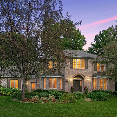 796 Lake Point Dr, Chanhassen, MN 55317