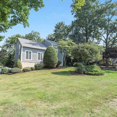 8 Stone Hollow Rd, Montvale, NJ 07645