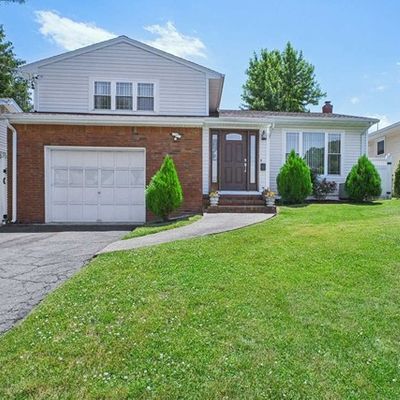 8 Veterans Ct, Wallington, NJ 07057