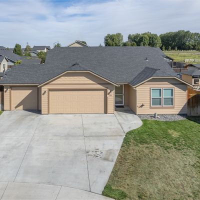 805 S Tyler Ct, Moses Lake, WA 98837