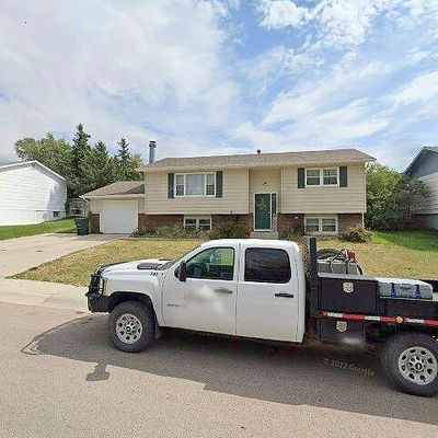 806 Apricot St, Gillette, WY 82716