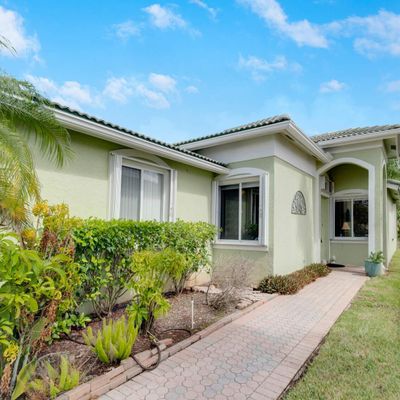 8082 Bellafiore Way, Boynton Beach, FL 33472