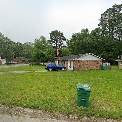 811 Lakewood Dr, Picayune, MS 39466