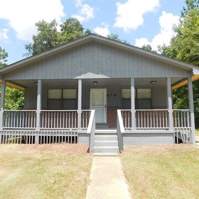 818 Highland Hill Dr, Tuskegee, AL 36083