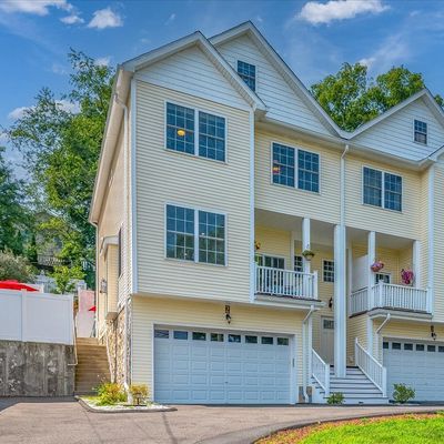 82 Columbus Pl #2, Stamford, CT 06907