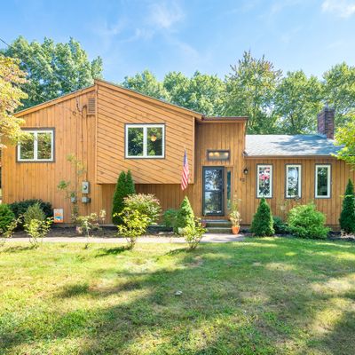 82 Willowbrook Rd, Cromwell, CT 06416