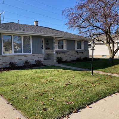 7266 W Cody Cir, Milwaukee, WI 53223