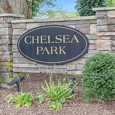 73 Chelsea Ct, Saddle Brook, NJ 07663