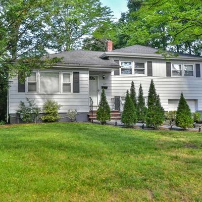 735 Bush Pl, Paramus, NJ 07652