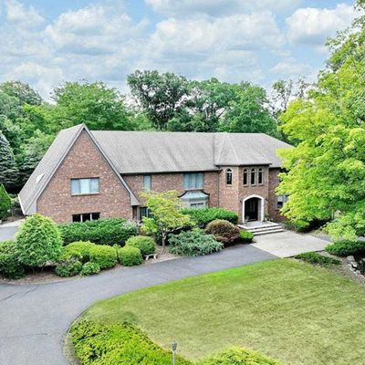 744 High Woods Dr, Franklin Lakes, NJ 07417