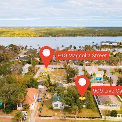 909 Live Oak St, New Smyrna Beach, FL 32168