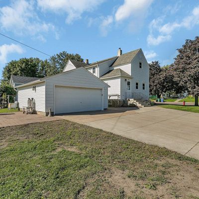 926 Baxter Ave N, Glencoe, MN 55336