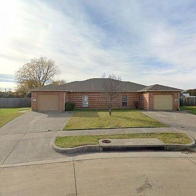 955 Lake Dr, Grand Prairie, TX 75051