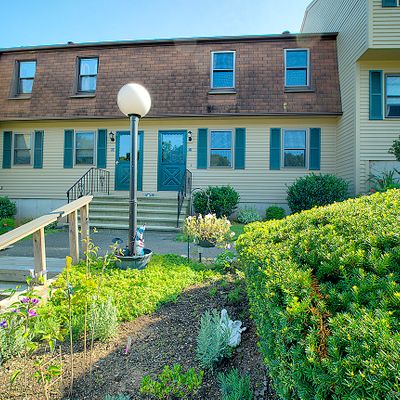 98 Village Lane #98, Branford, CT 06405