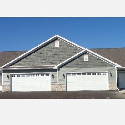 838 Stonecrop Drive #B 10, Hartford, WI 53027