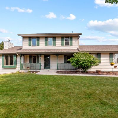 W134 N6614 Lilly Creek Dr, Menomonee Falls, WI 53051