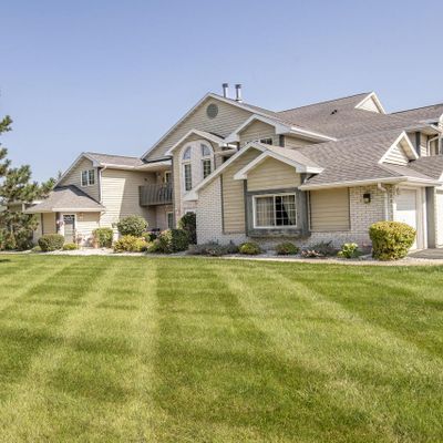 W240 N2520 E Parkway Meadow Circle, Pewaukee, WI 53072