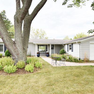 W294 N5519 Merton Ave, Hartland, WI 53029