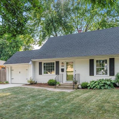 W66 N393 Kennedy Ave, Cedarburg, WI 53012