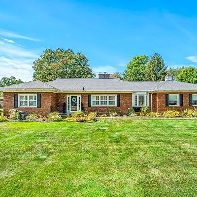 128 Meadowbrook Rd, Hermitage, PA 16148