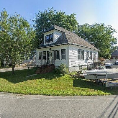 13 Noyer St, Acushnet, MA 02743