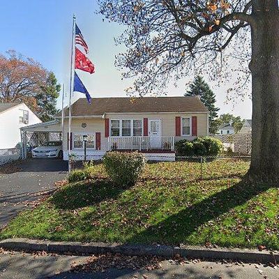 13 Patrician St, Levittown, PA 19057