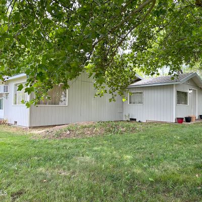 14910 Fisk Rd, Yakima, WA 98908