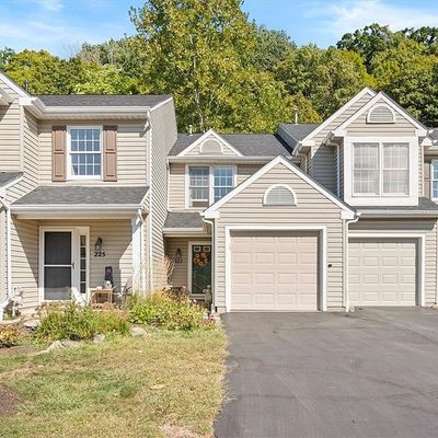 227 Commons Dr, Oakmont, PA 15139