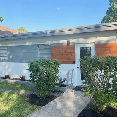 250 Nw 14 Th Way, Dania, FL 33004