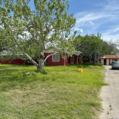 2128 2 Nd St, Pleasanton, TX 78064