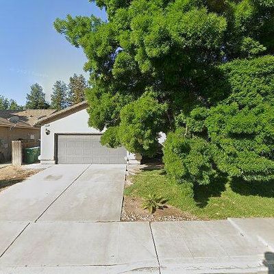 218 Palm Ct, Fowler, CA 93625