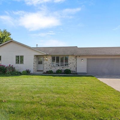 294 Mayfair Dr, Juneau, WI 53039