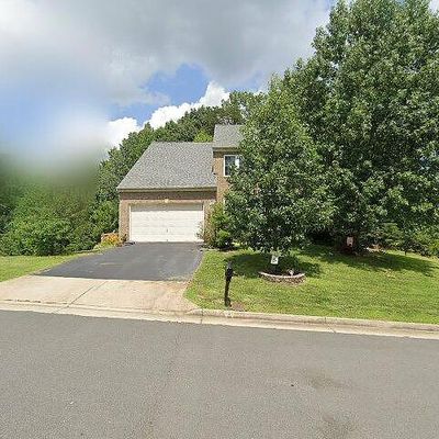 4082 Cardinal Crest Dr, Woodbridge, VA 22193