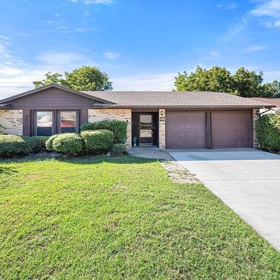 425 W Springdale Ln, Grand Prairie, TX 75052