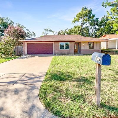 609 W Cedar St, Hurst, TX 76053