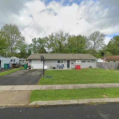 73 Orangewood Dr, Levittown, PA 19057