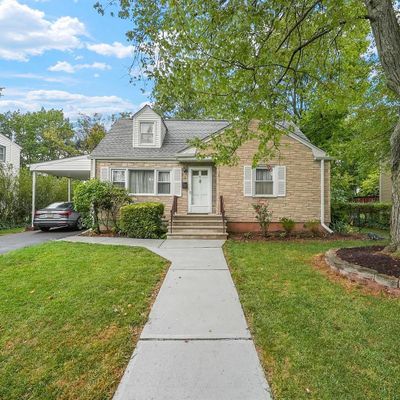 9 Walnut St, Edison, NJ 08817