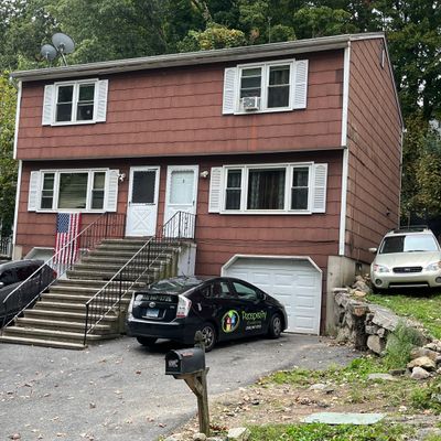 8 Irving Pl, Danbury, CT 06810