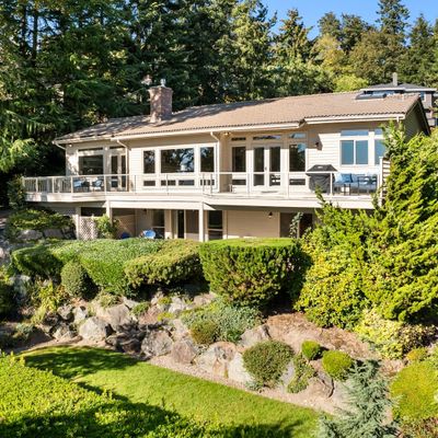 8130 W Mercer Way, Mercer Island, WA 98040