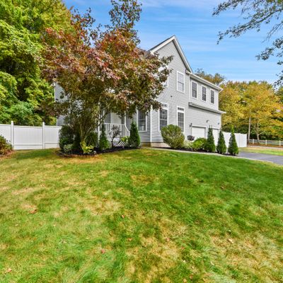 10 Aspen Cir, Hamden, CT 06518