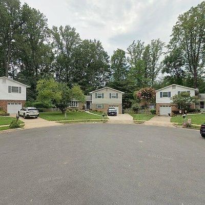 9807 Lord Ct, Fairfax, VA 22032