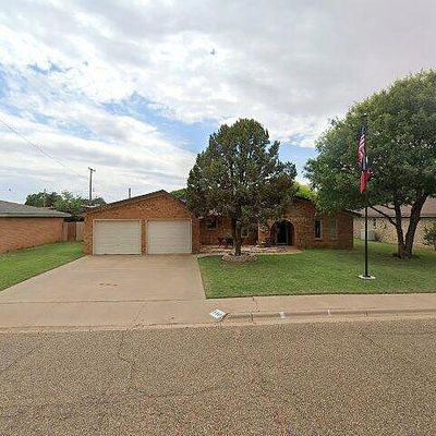 110 Capitol Ave, Levelland, TX 79336