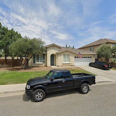 1135 N Perry Ave, Clovis, CA 93611