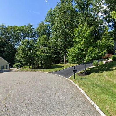 101 Kenwood Dr, Woodcliff Lake, NJ 07677