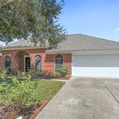 102 Summer Breeze Dr, La Porte, TX 77571