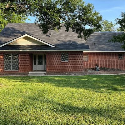 104 Meadow Ln, Groesbeck, TX 76642